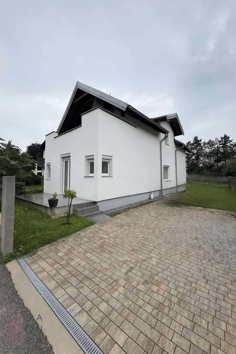 Modernes Familienhaus mit Potential in Wr. Neudorf