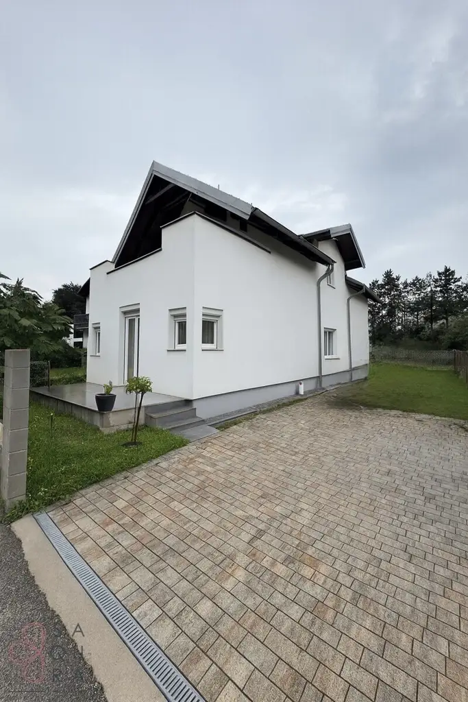 Modernes Familienhaus mit Potential in Wr. Neudorf