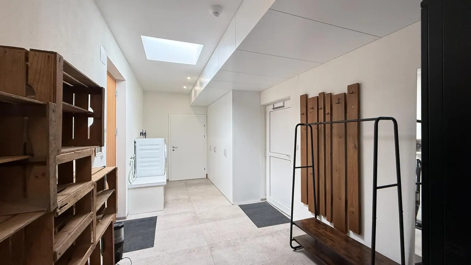 2. Eingangsbereich zur Garage und Lager