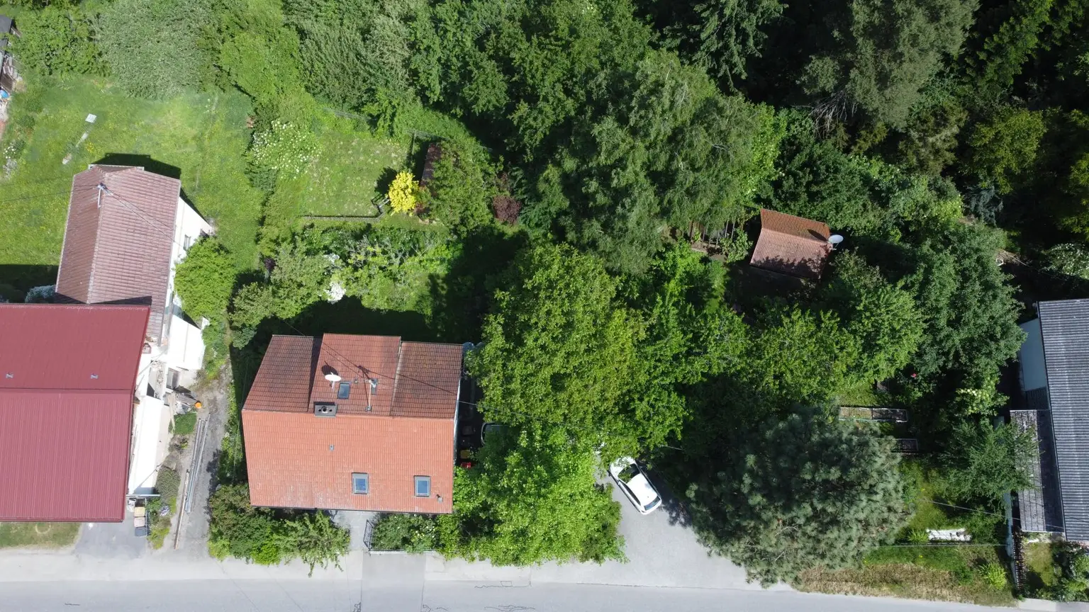 Einfamilienhaus mit großem Garten in idyllischer Ruhelage
