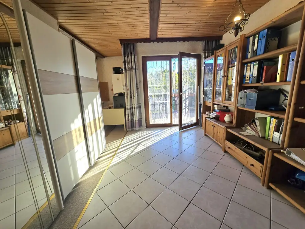 "Einfamilienhaus mit Potenzial und großem Garten – Theresienfeld "