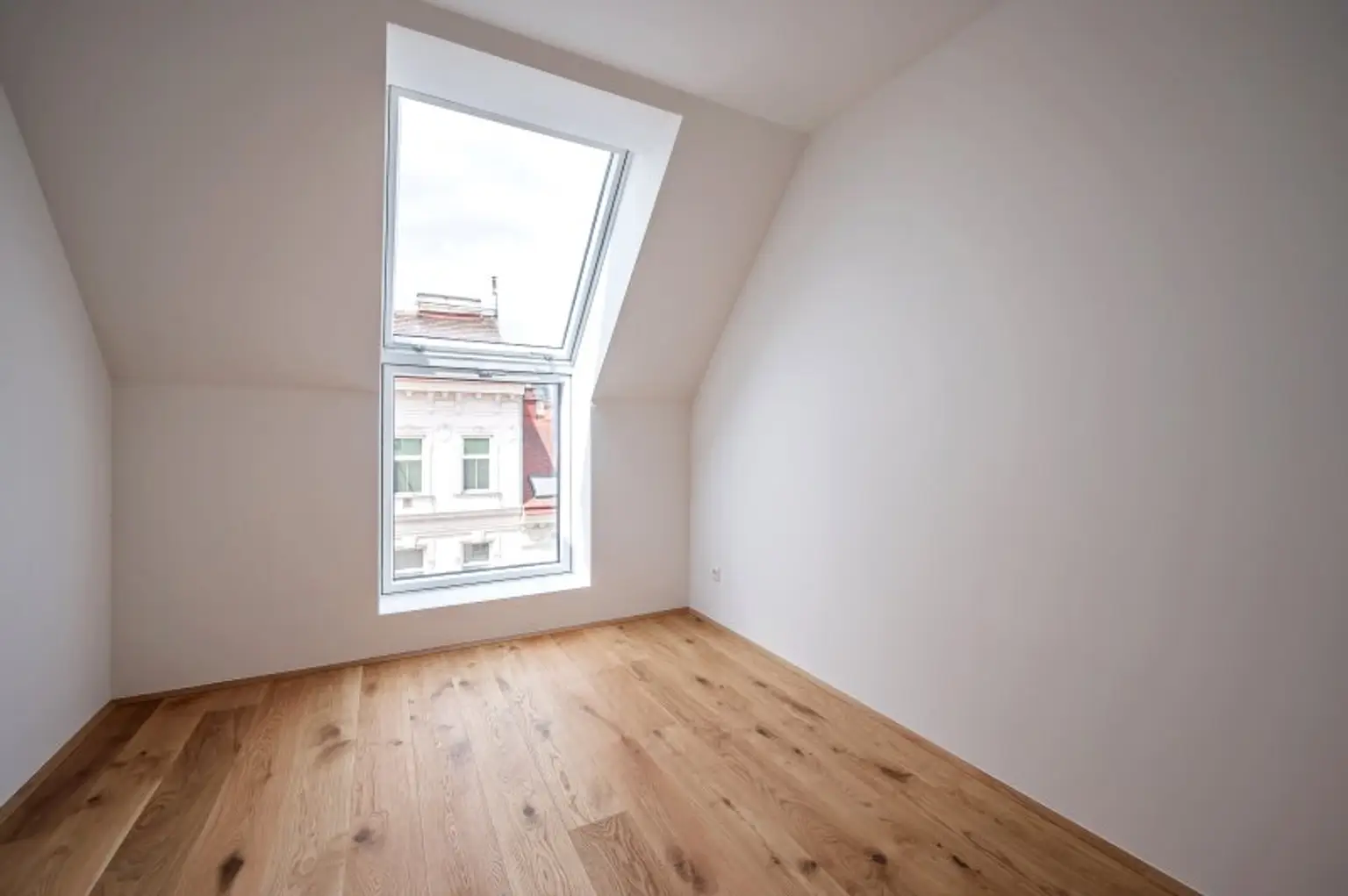 ++FonteFlats++ Fantastischer 4-Zimmer Dachgeschoss-ERSTBEZUG mit tollem Balkon