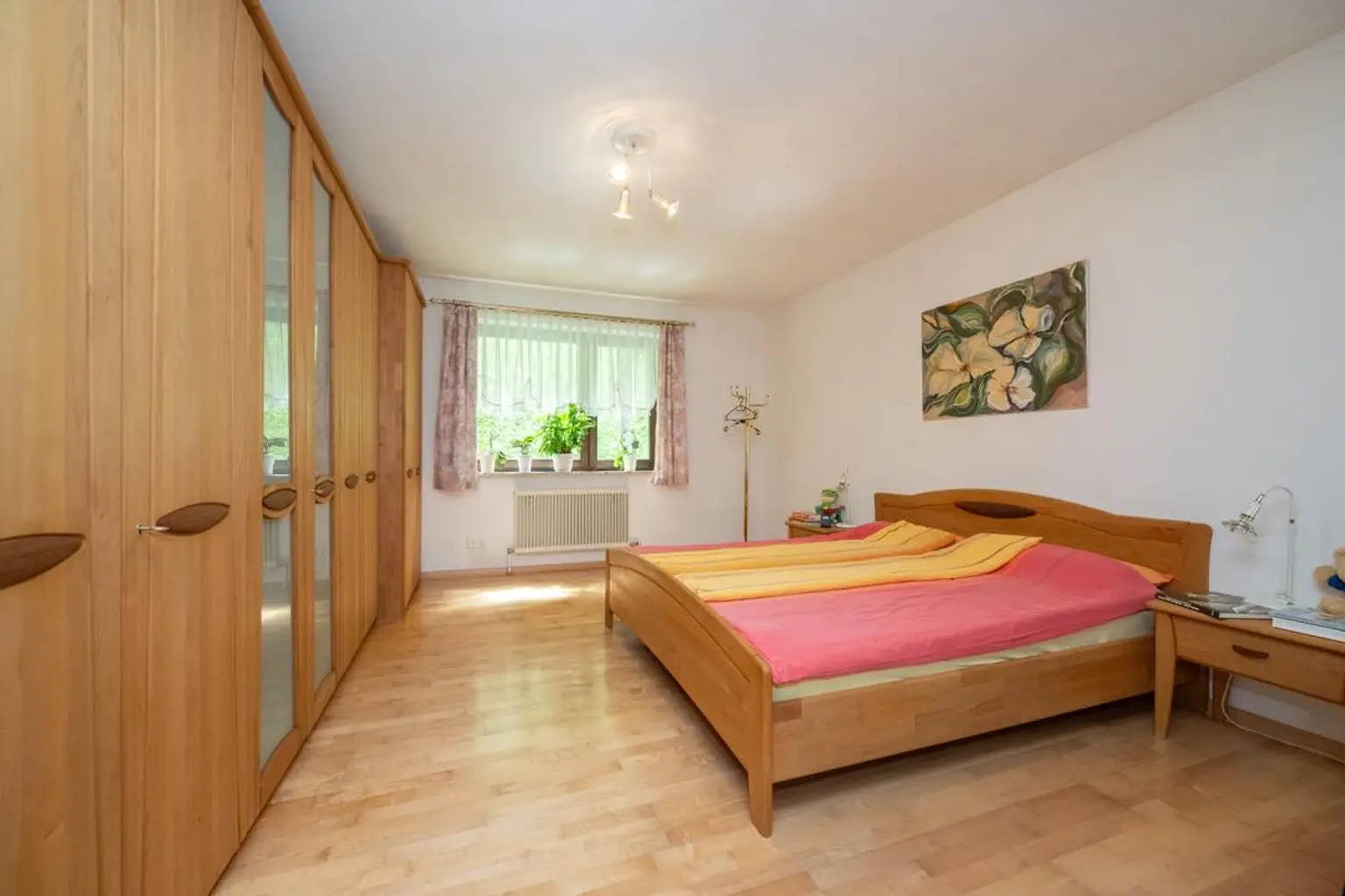 WOHNEN IM GRÜNEN – 242 m² WOHN-NUTZFLÄCHE – 3.903 m² GRUNDSTÜCK! Charmantes Einfamilienhaus voller Potenzial und zahlreicher Gestaltungsmöglichkeiten!