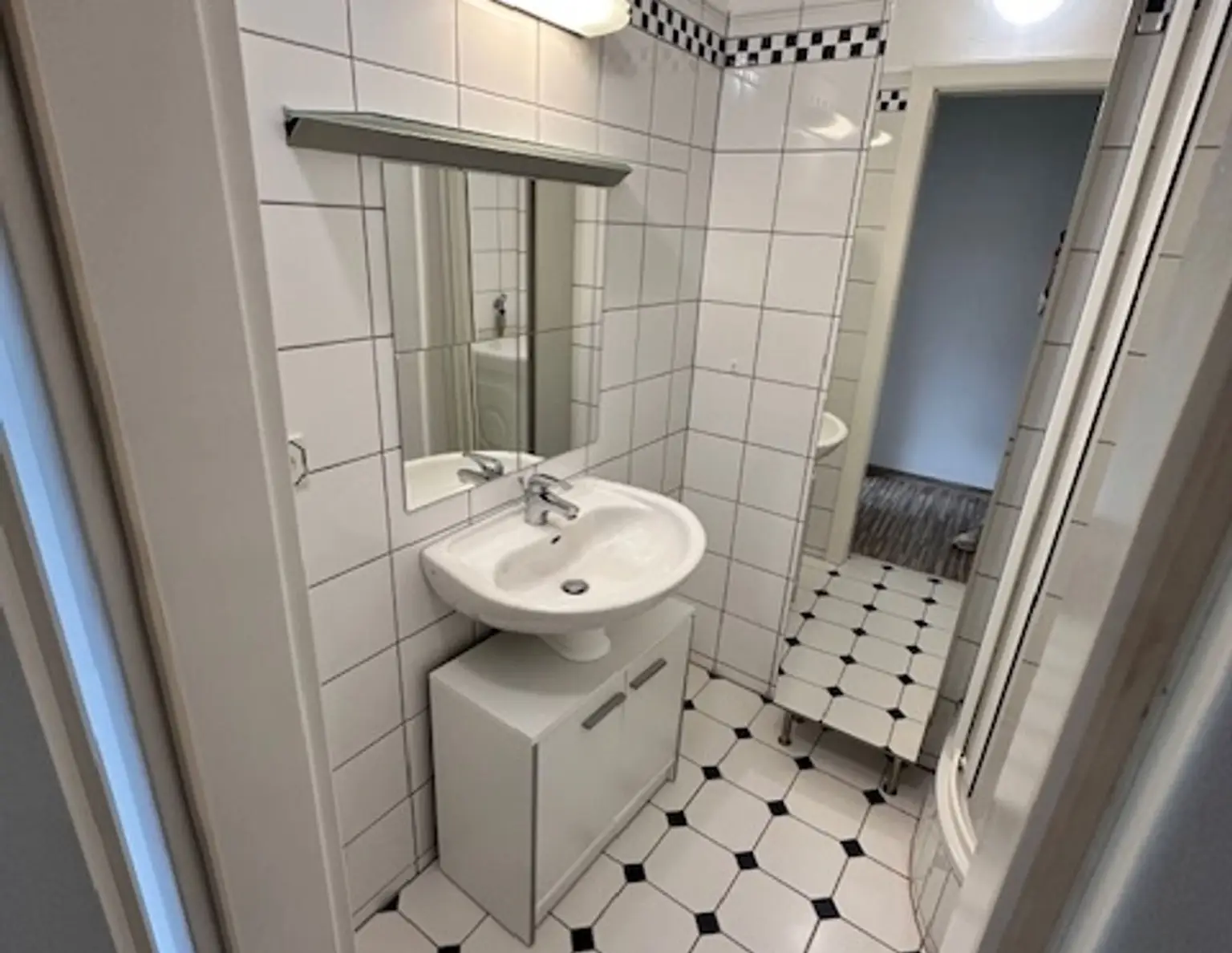 - UNI-Real - Wohngenuss mit Schwimmbad und Sauna