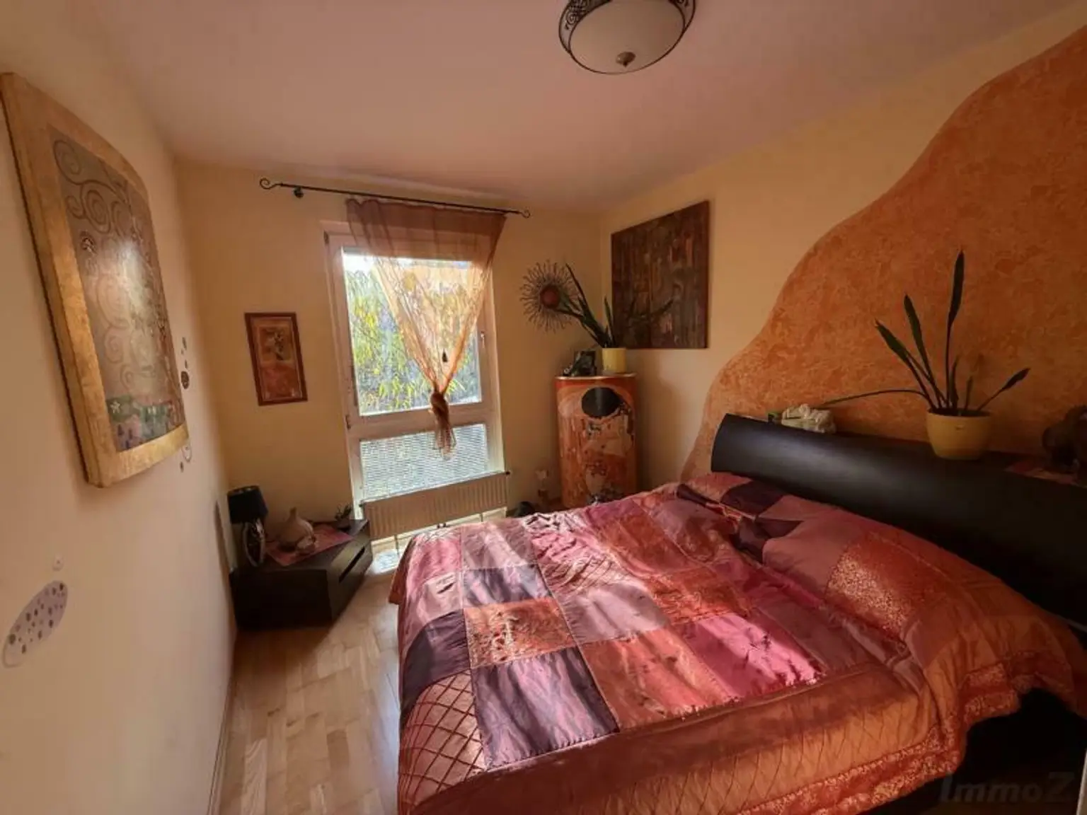 Schlafzimmer mit Schrankraum