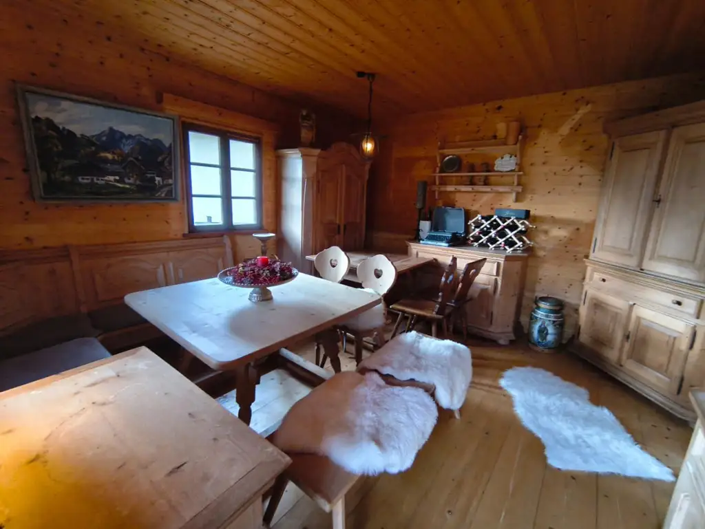 Großzügiges Zweifamilienhaus mit Bergblick in Ruhpolding
