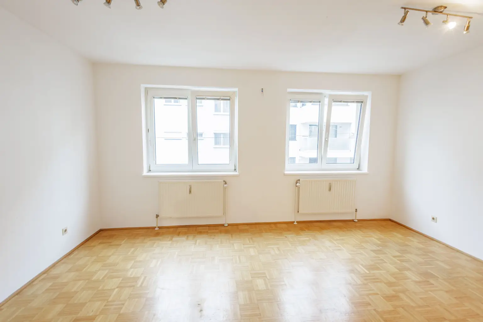 Ruhige 2-Zimmer-Wohnung mit Gartenblick und Garagenplatz