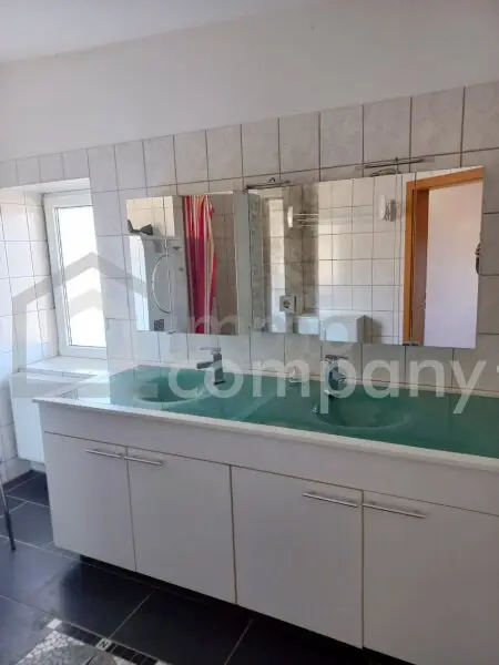 Geräumiges Wohnhaus mit viel Außenfläche!