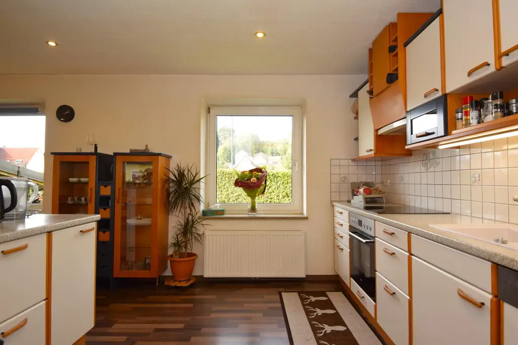 Geräumiges Haus mit Garten und Pool