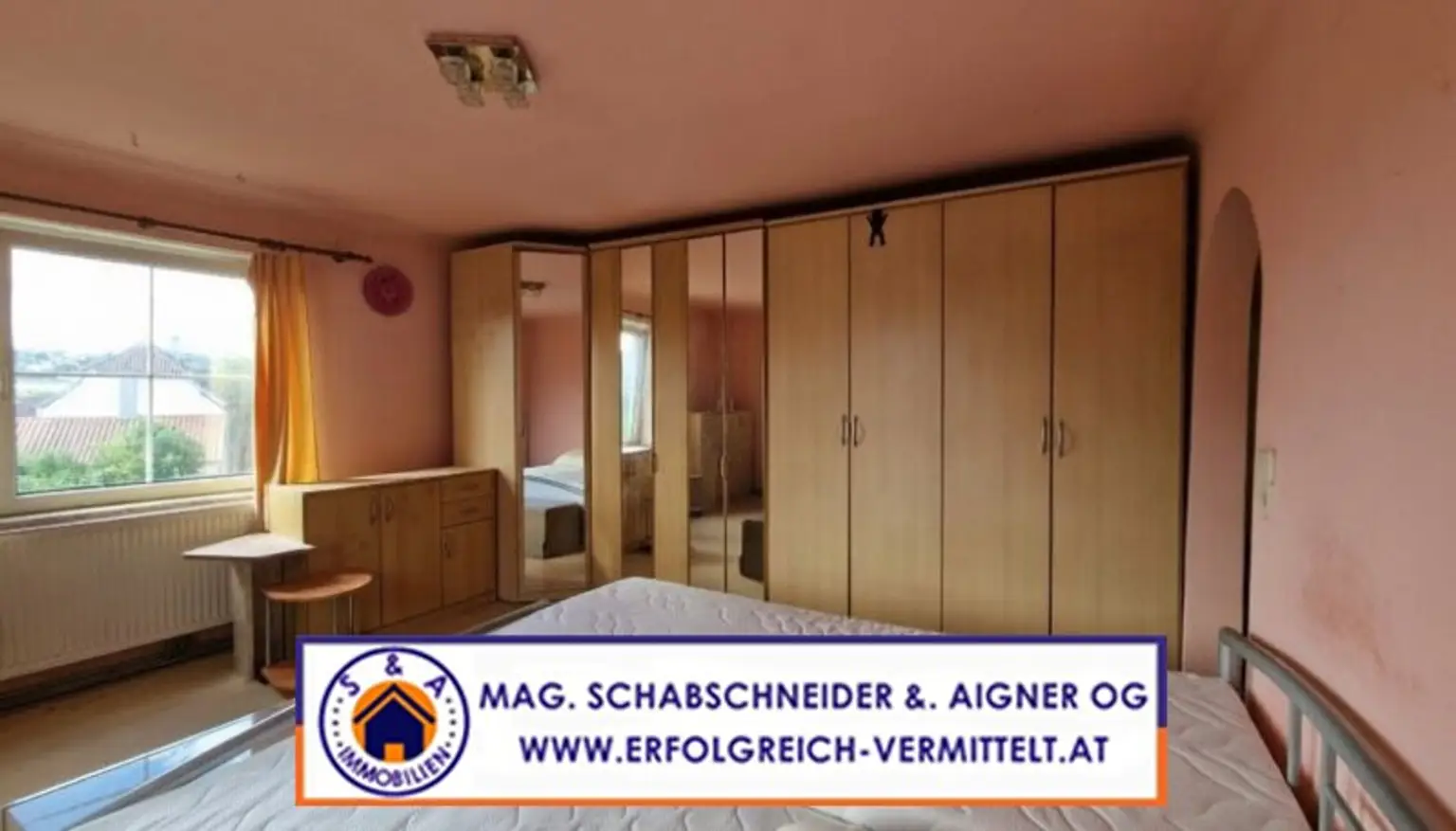 Kleines Stadthaus zum Renovieren mit ruhigem Garten mitten im Zentrum!