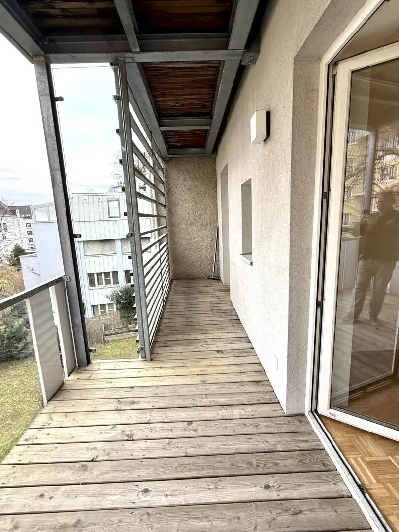 Balkon - bis zum Badezimmer