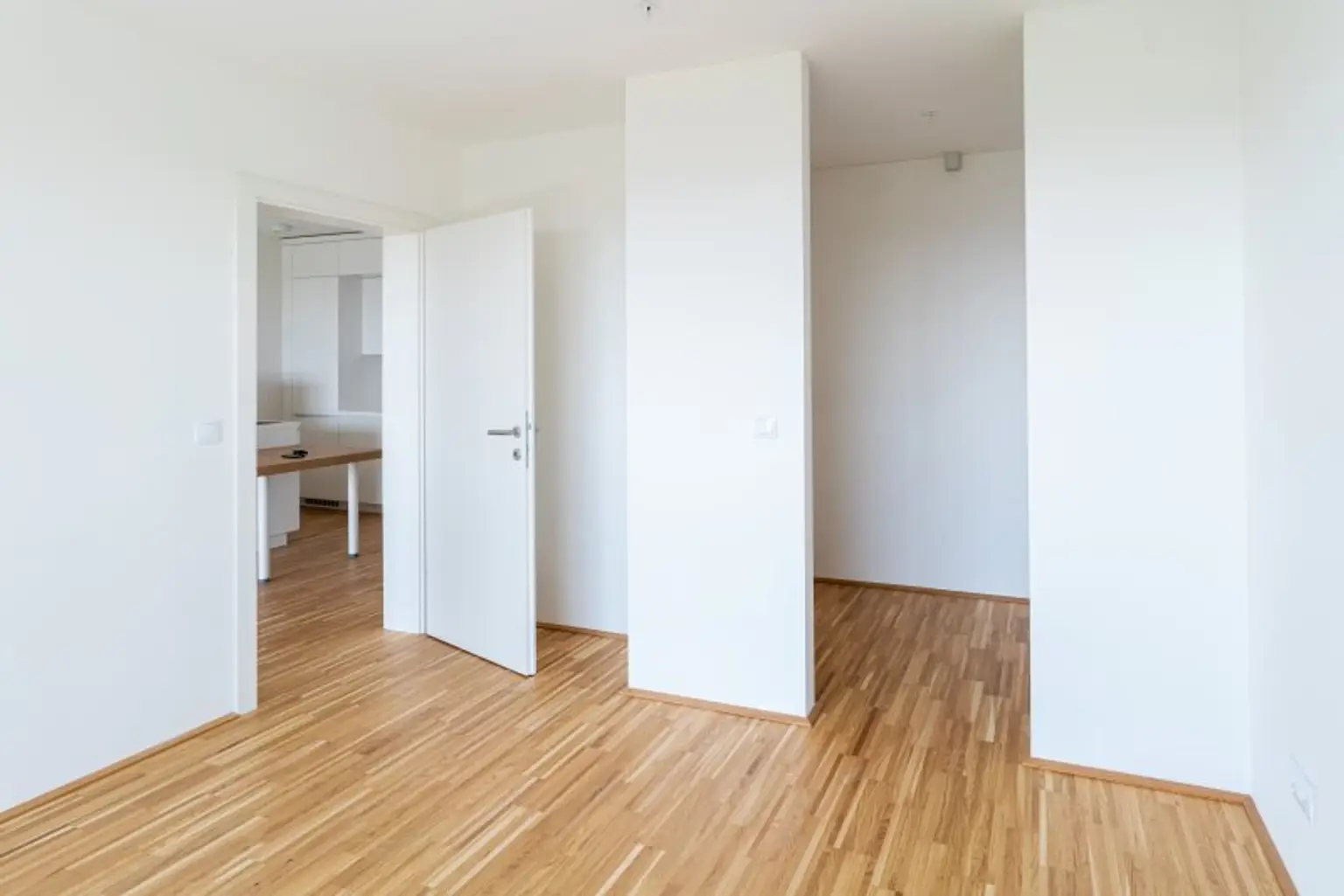TABA Tower - Serviciertes Apartment mit grandiosem Fernblick direkt an der U1 Oberlaa - begehbarer Kleiderschrank, inkl. Heizung, Kühlung, Strom, Internet und Fitnessraum!