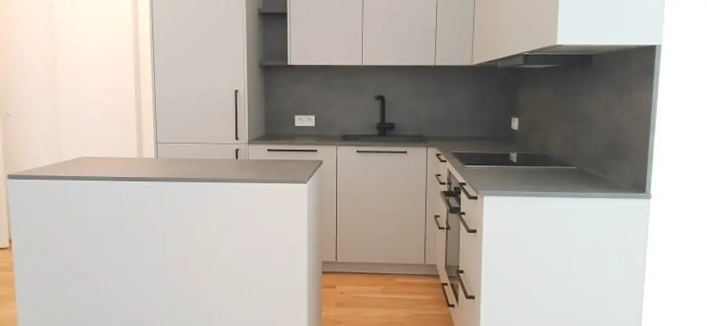 NEUBAU - ERSTBEZUG - Top 2 - Wunderschöne 2 Zimmerwohnung mit kleinem Garten, Terrasse und einem eigenen Tiefgaragenplatz