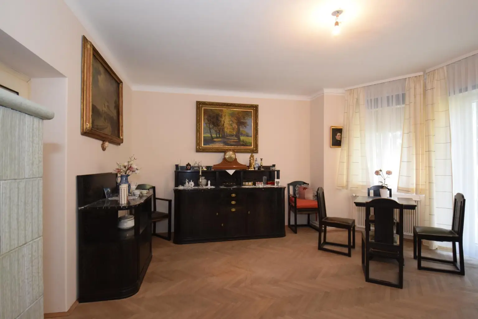 Wohnzimmer mit Zugang in den Garten