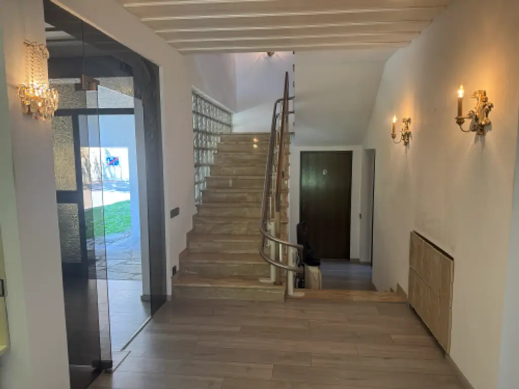 "Einfamilienhaus mit 1110m² Grund mitten im Ort!"