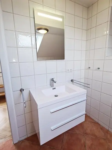 ZELINKAGASSE, DACHGESCHOSS, klimatisierte 157 m2 Maisonette mit 18 m2 Terrasse, 4 Zimmer, Küche, Wintergarten, 2 Bäder, Börse-Nähe