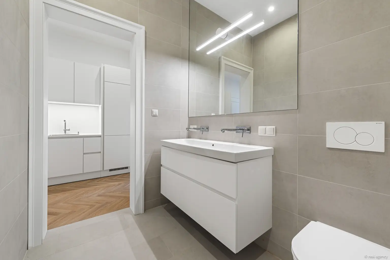 EIN WIENER ALTBAU, ZEITGEMÄSS GEDACHT