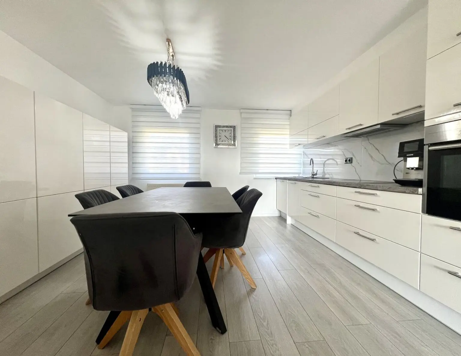 Bregenz: 4-Zimmer-Dachgeschosswohnung als Familienparadies mit Balkon & Tiefgaragenplatz
