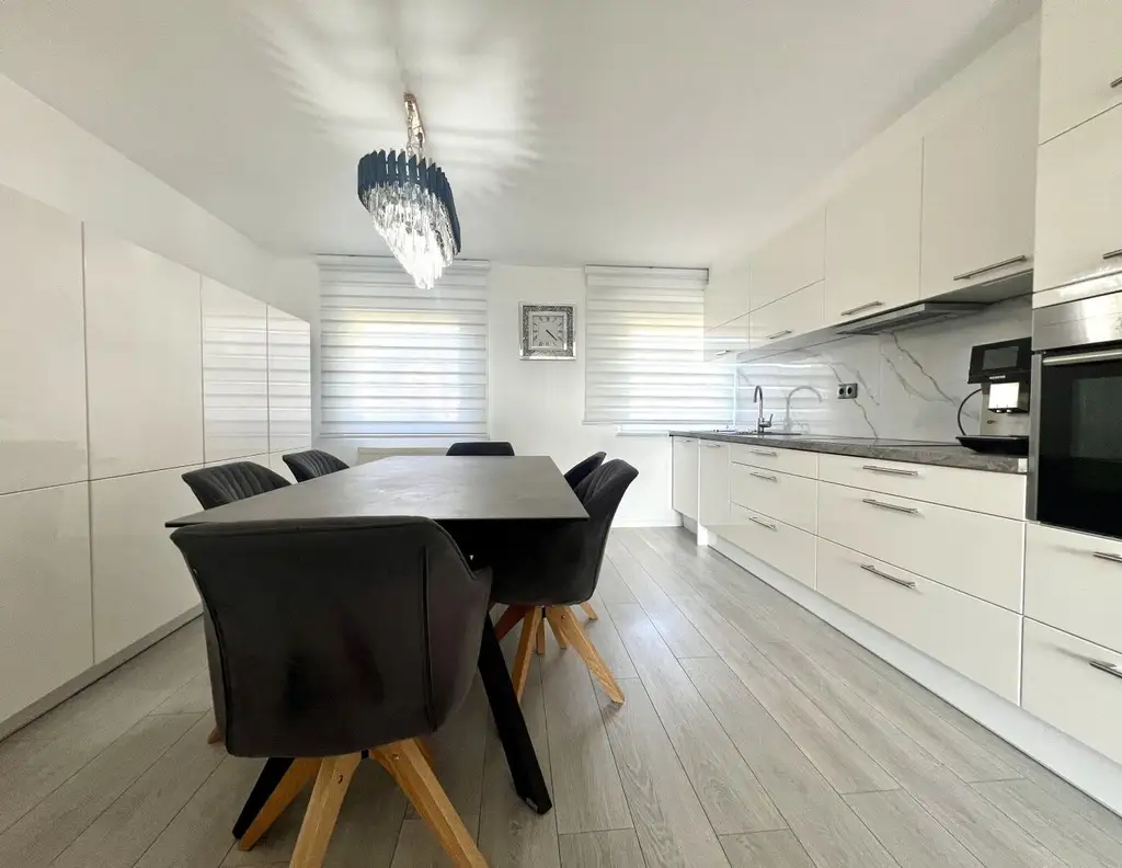Bregenz: 4-Zimmer-Dachgeschosswohnung als Familienparadies mit Balkon & Tiefgaragenplatz