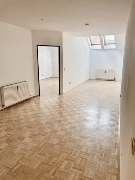 Moderne Zwei-Zimmer-DG-Wohnung im historischen Stadtzentrum Klagenfurts