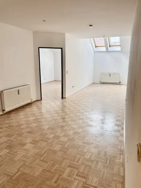 Moderne Zwei-Zimmer-DG-Wohnung im historischen Stadtzentrum Klagenfurts