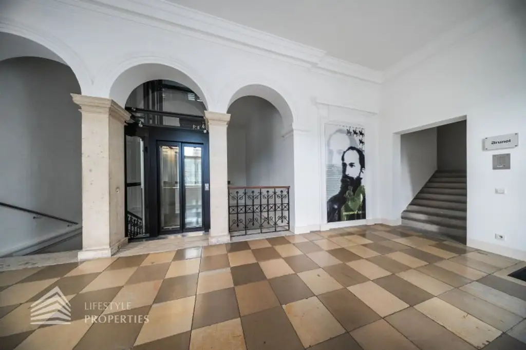 Saniertes 5-Zimmer Büro mit Balkon, Nähe Schloss Belvedere