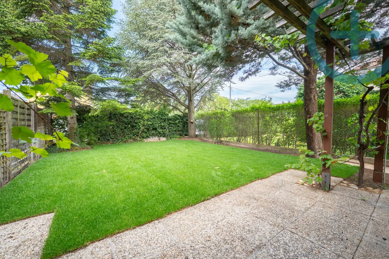 Charmante Doppelhaushälfte mit Gartenidylle & Wohlfühlcharakter