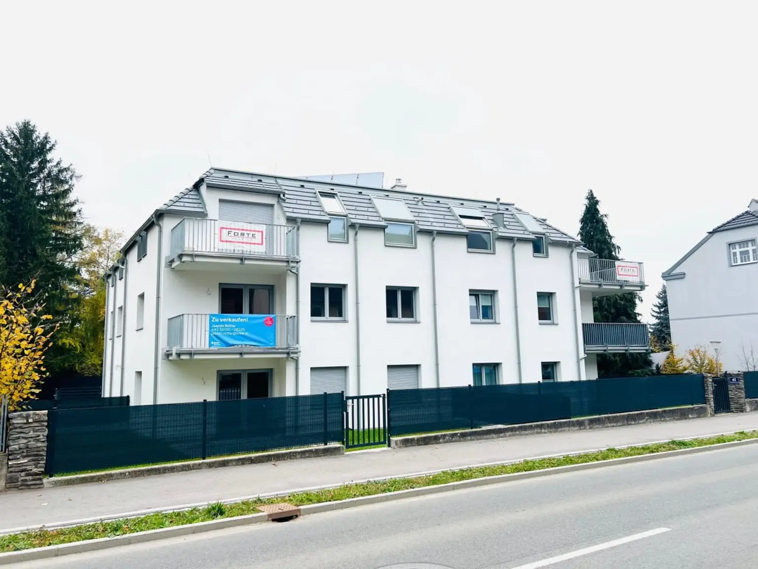 V | ++ TRAUMHAFTE DREI Zimmer WOHNUNG mit BALKON und KÜCHE ++ | Prima Service Immobilien