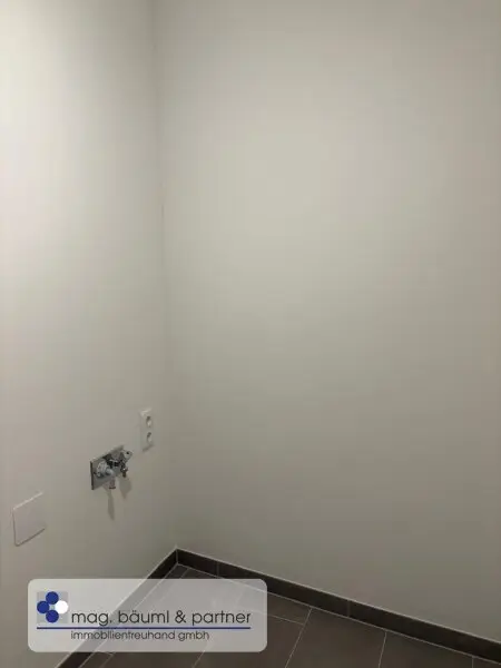 Abstellraum  mit Waschmaschinen anschluss