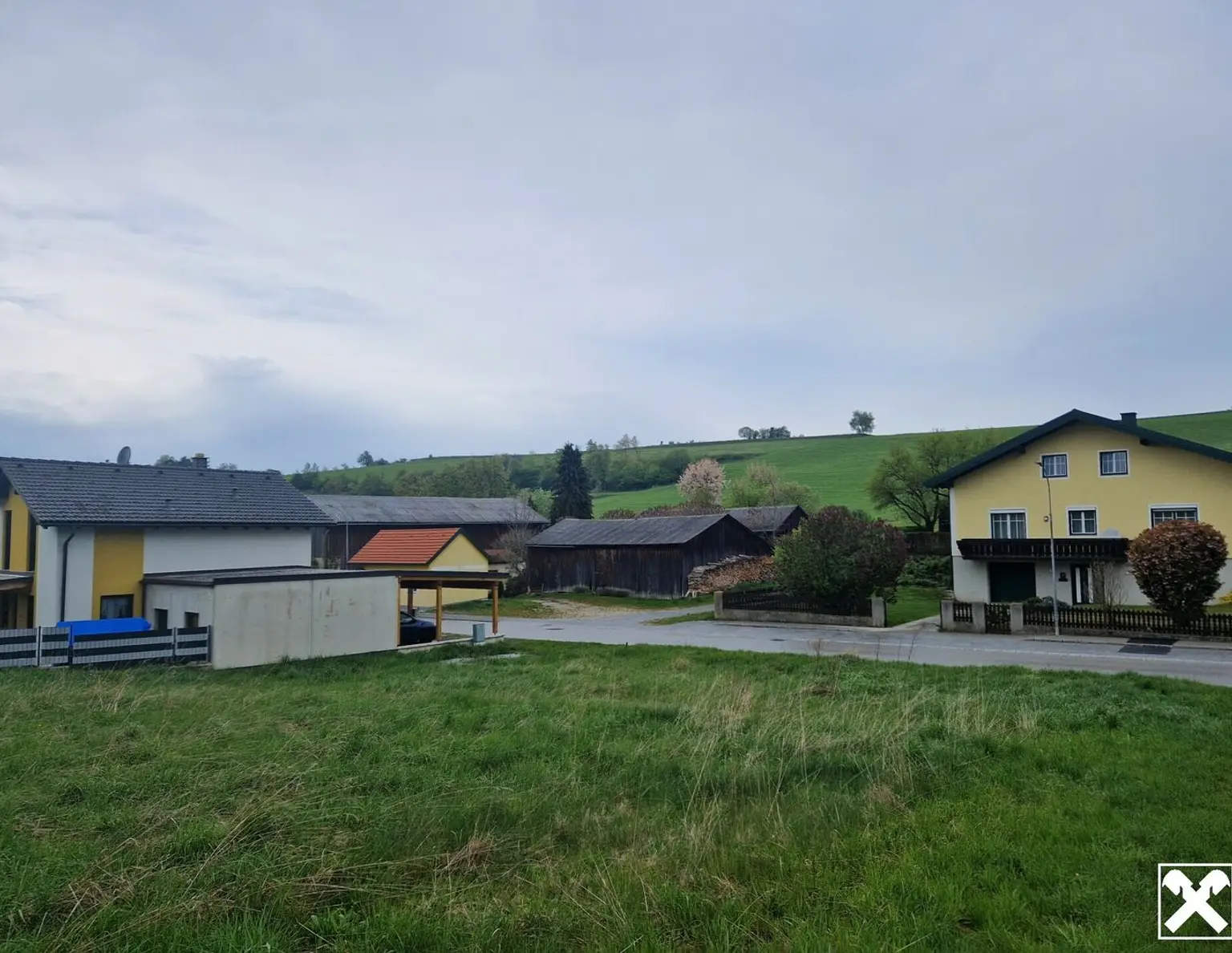 AUSSERGEWÖHNLICHES BAUGRUNDSTÜCK IN MAIGEN MIT HERRLICHEM AUS- UND FERNBLICK IN TOLLER, RUHIGER, ERHÖHTER WOHNLAGE