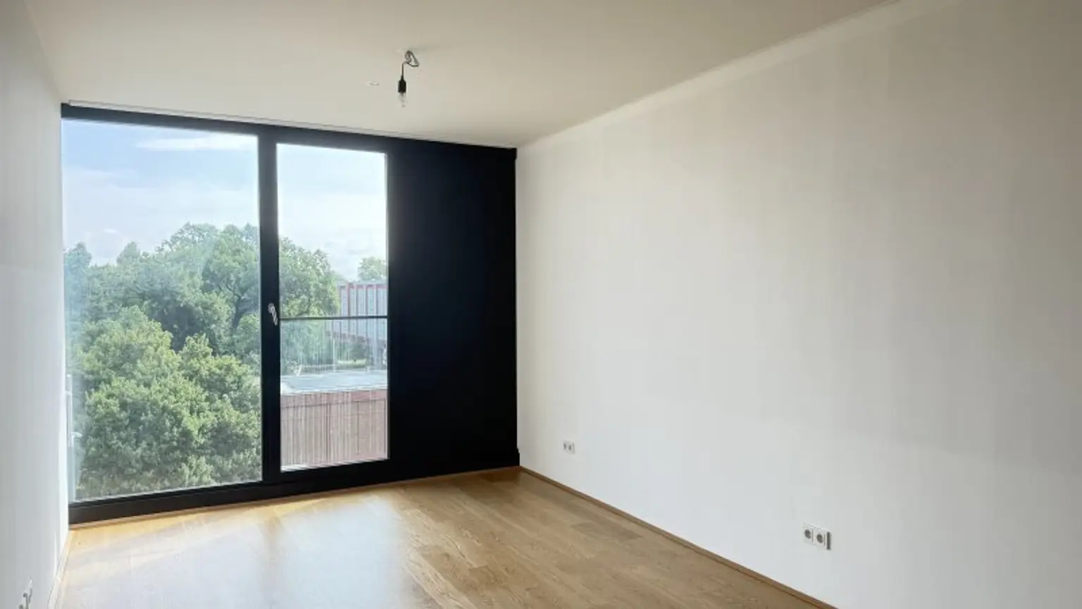 UNBEFRISTETE 4-Zimmer im Neubau mit Freifläche