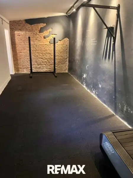 Hofgebäude-Gym neben der Garage