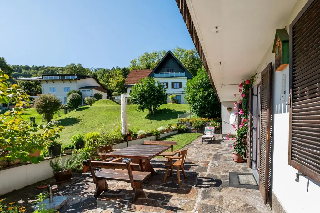 Stilvolles Haus mit Geschichte, Ruhe und traumhafter Aussicht