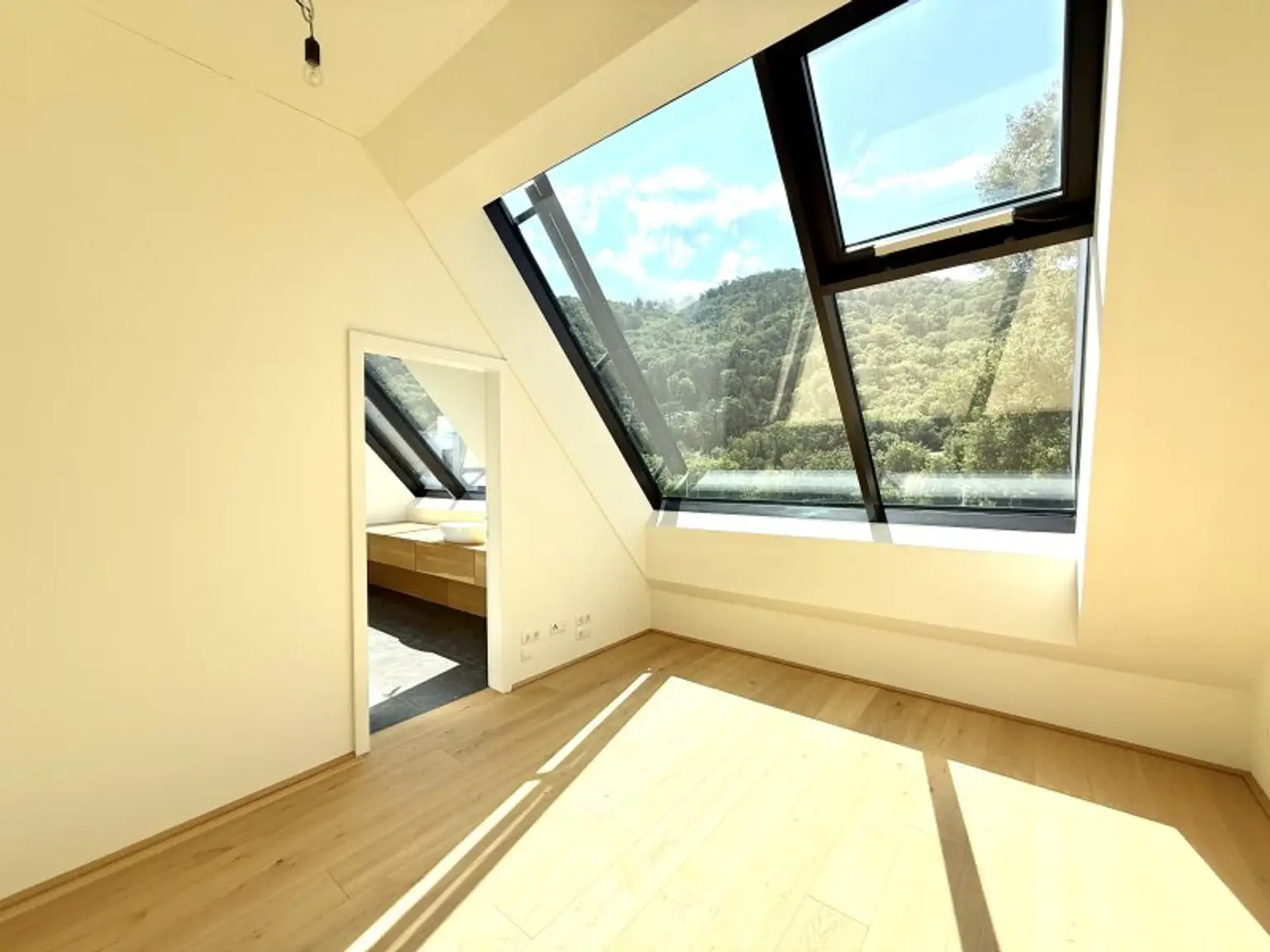 ERSTBEZUG MIT BADESTEG AM WASSER: Ruhelage mit Fernblick über die Donau I großzügige Terrassen & geräumige Wohnküche