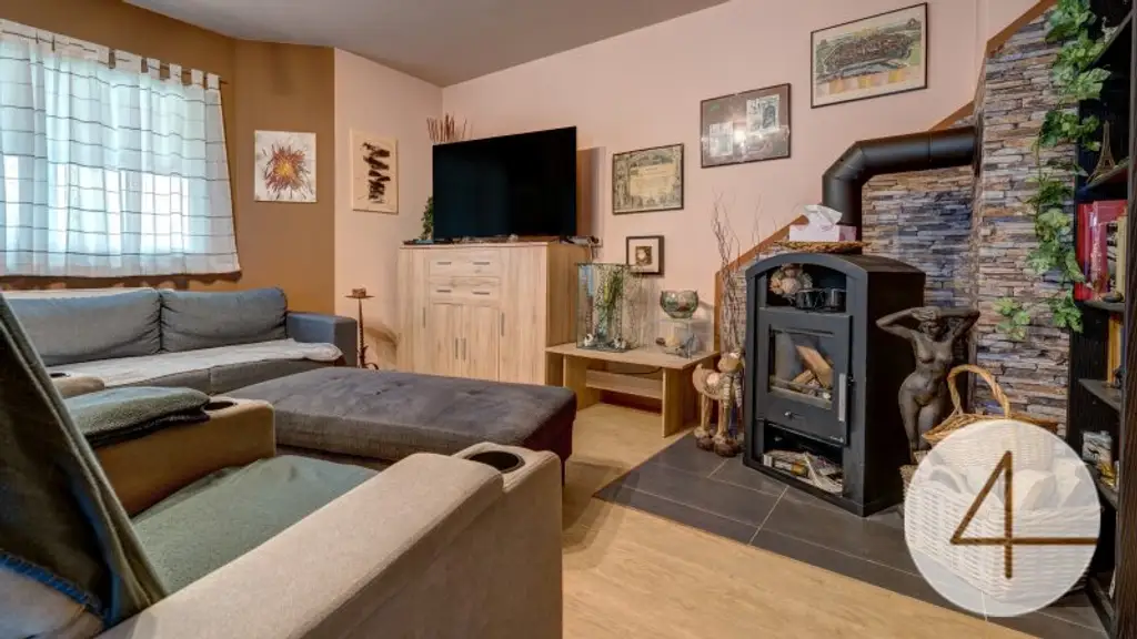 Ihr neues Zuhause: Stilvolles Einfamilienhaus mit Pool in ruhiger Lage