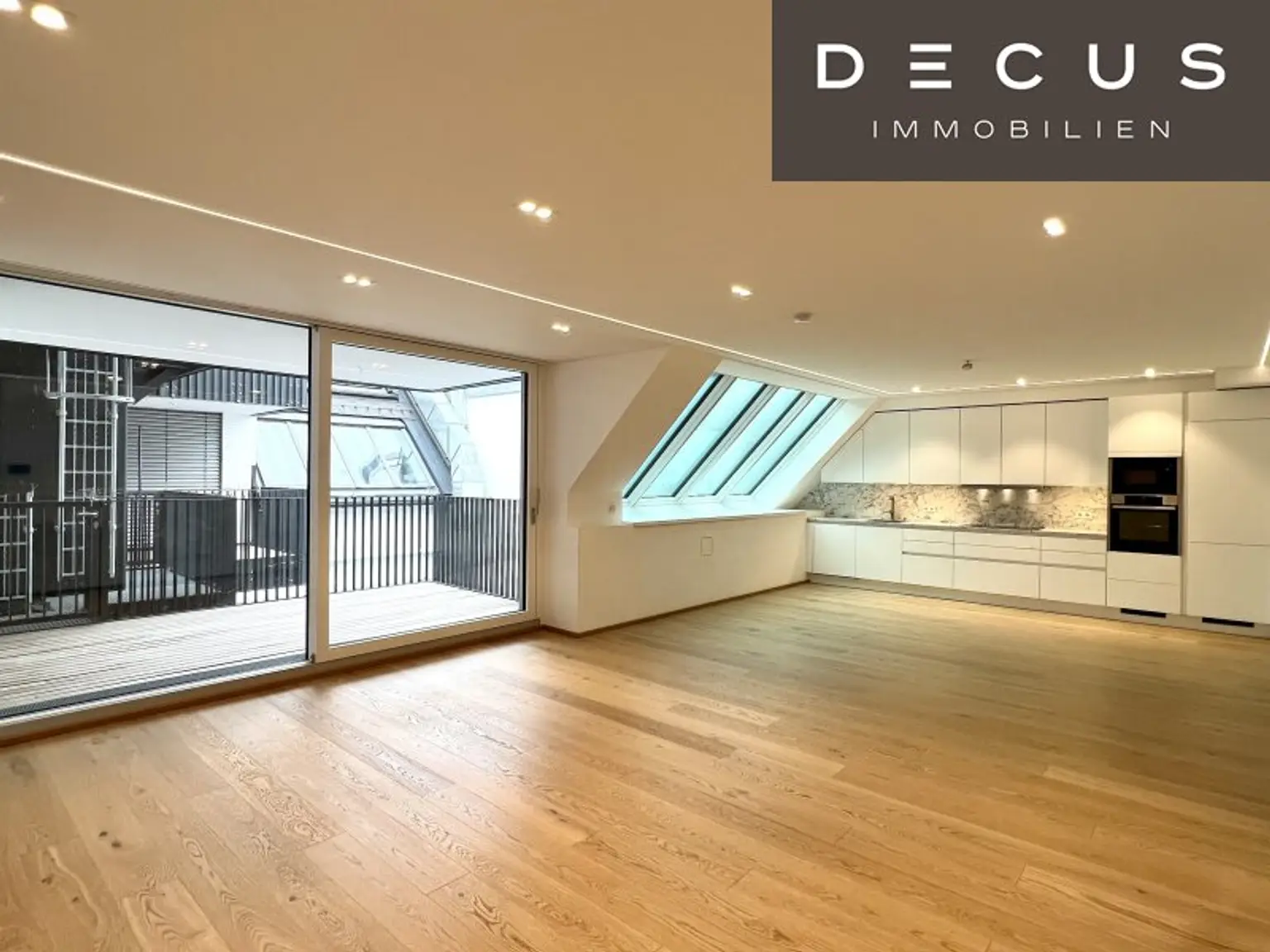 RESIDIEREN AM STADTPARK | ELEGANTE DACHGESCHOSSWOHNUNG | RUHIGE HOFSEITIGE 12 m2 TERRASSE | 4 ZIMMER | 2 BÄDER