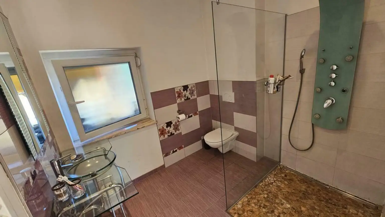 ** Großzügiges & edel saniertes Stadthaus ** Hochwertige Ausstattung ** 3 Bäder ** Einliegerwohnung ** absolute Ruhelage **