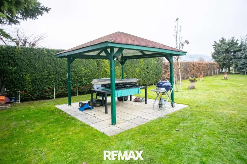Top Gepflegte Liegenschaft mit Pool und Garten