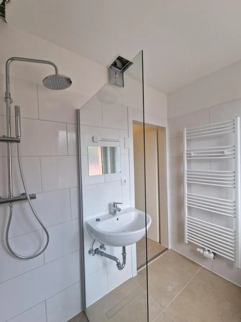Regendusche und Handtuchwärmer