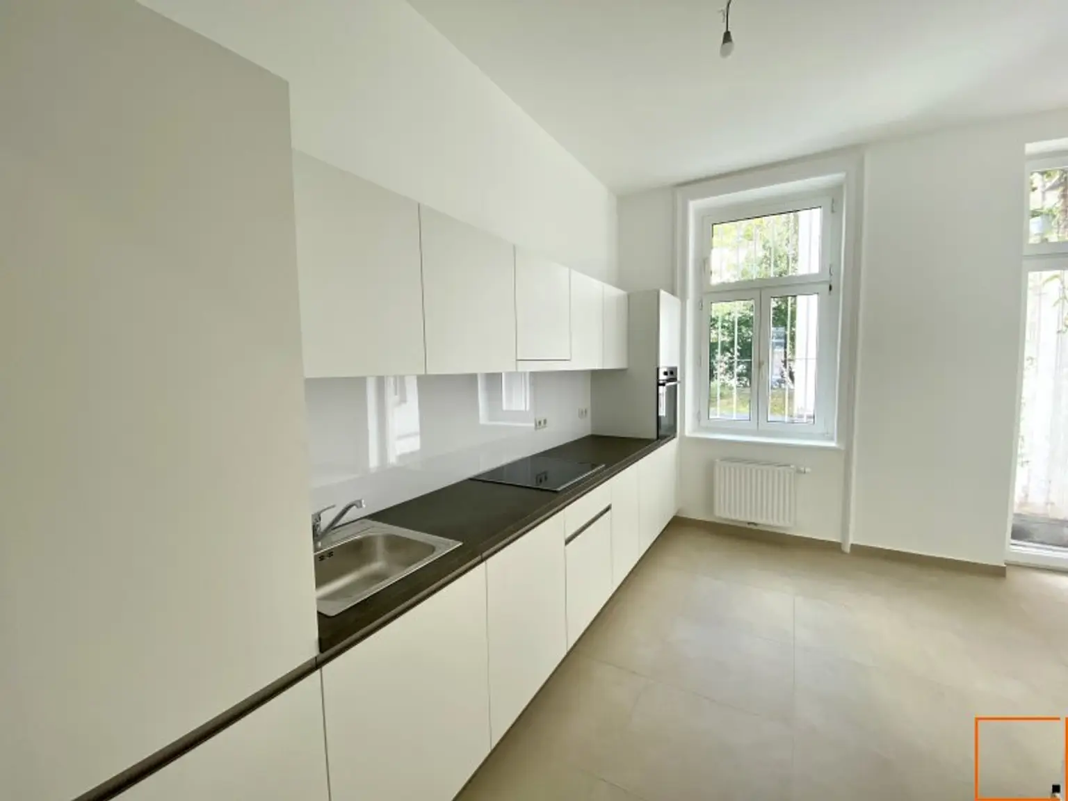Museumsquartier: Erstbezug: Elegante 5,5 Zimmer-Altbauwohnung mit Balkon