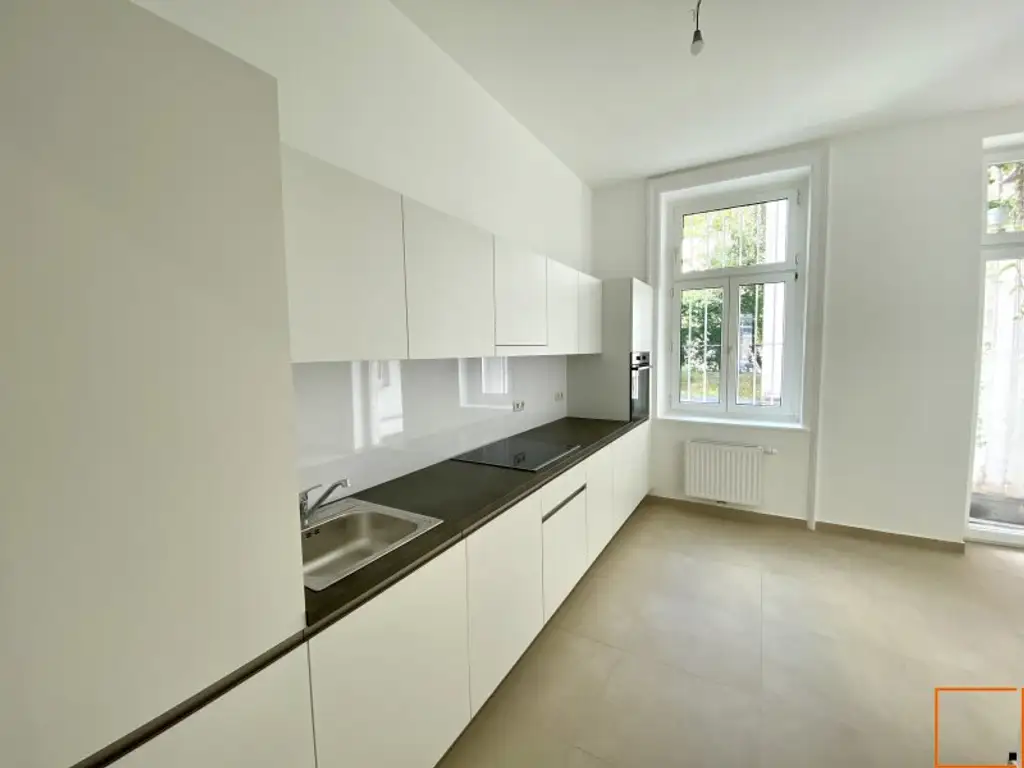 Museumsquartier: Erstbezug: Elegante 5,5 Zimmer-Altbauwohnung mit Balkon
