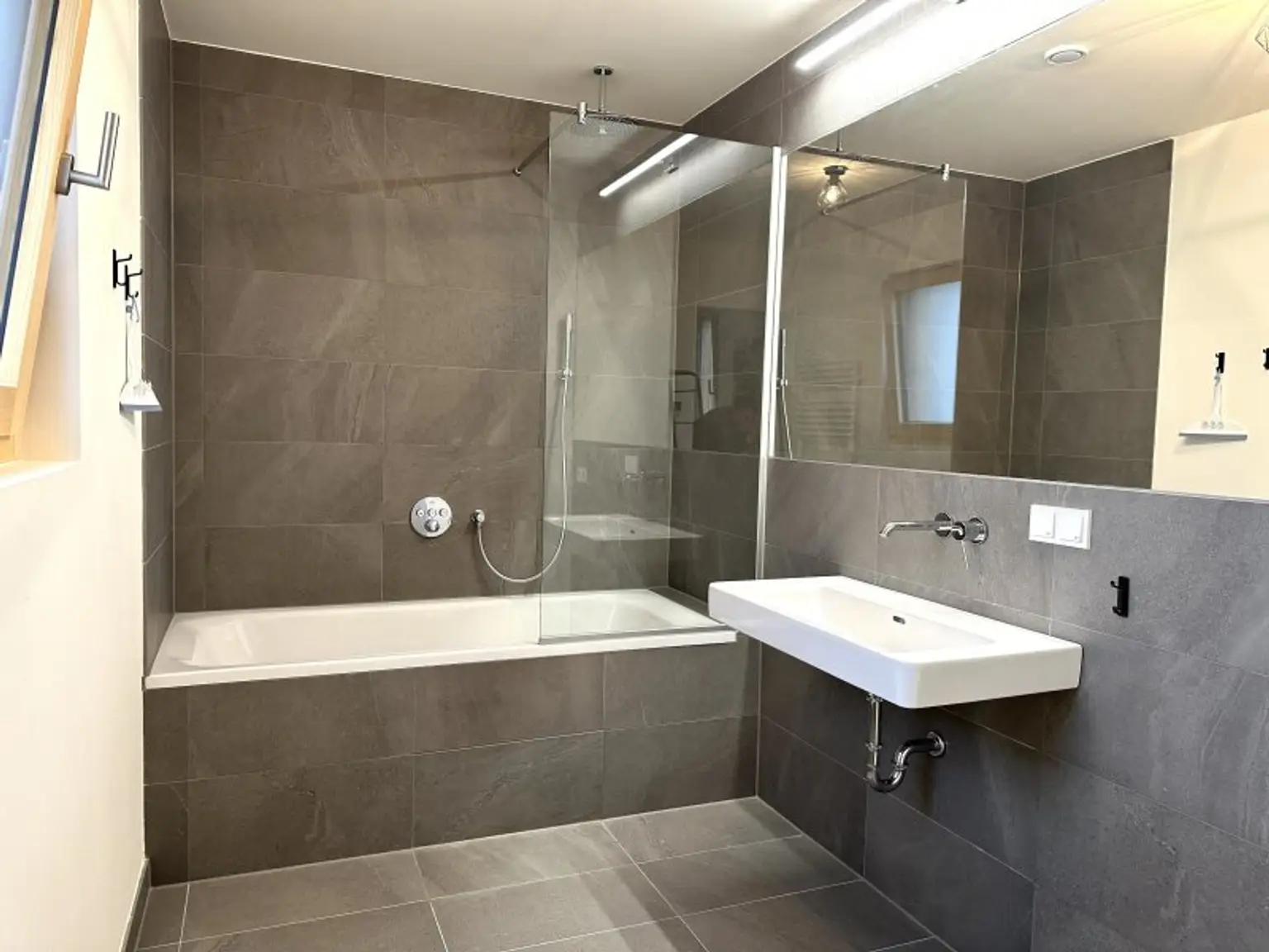 Wunderschöne & vollmöblierte 2-Zimmerwohnung in absoluter Ruhelage mit schönem Ausblick von großer Terrasse - en suite Badezimmer inklusive