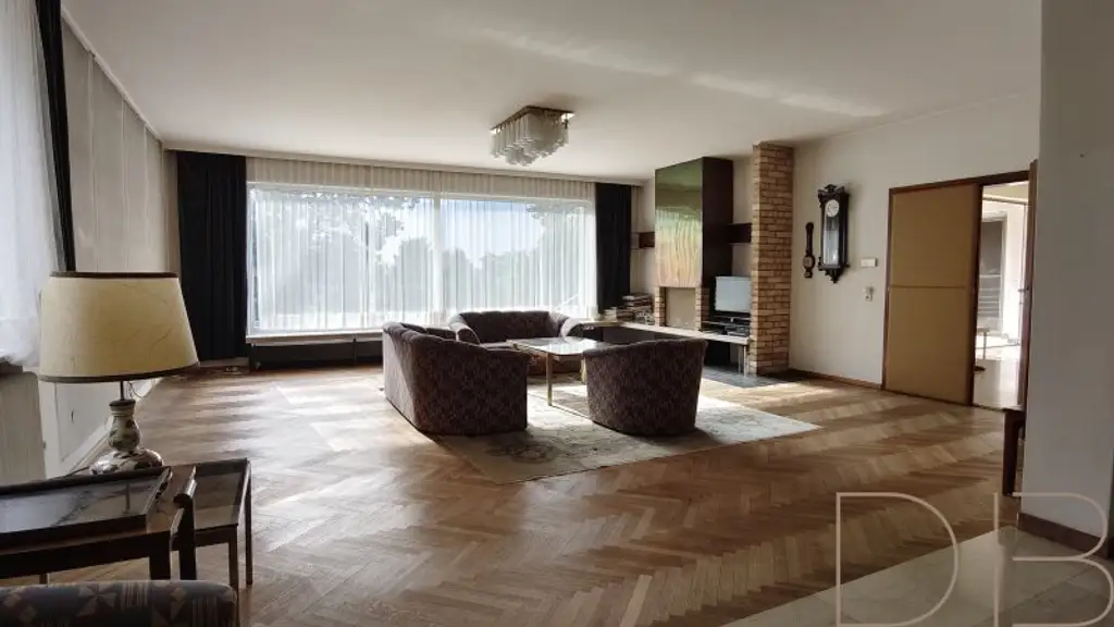 (Bau-) Grundstück in traumhafter Eisentstädter Lage mit vollunterkellerten Bungalow zu verkaufen! FÖRDERUNGSWÜRDIG!