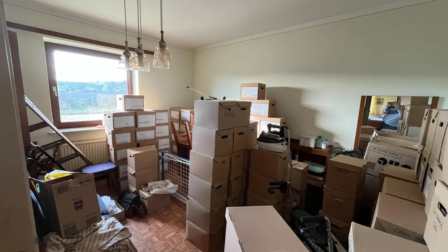 Haus in ruhiger Lage mit Erweiterungsmöglichkeit und großem Nebengebäude!