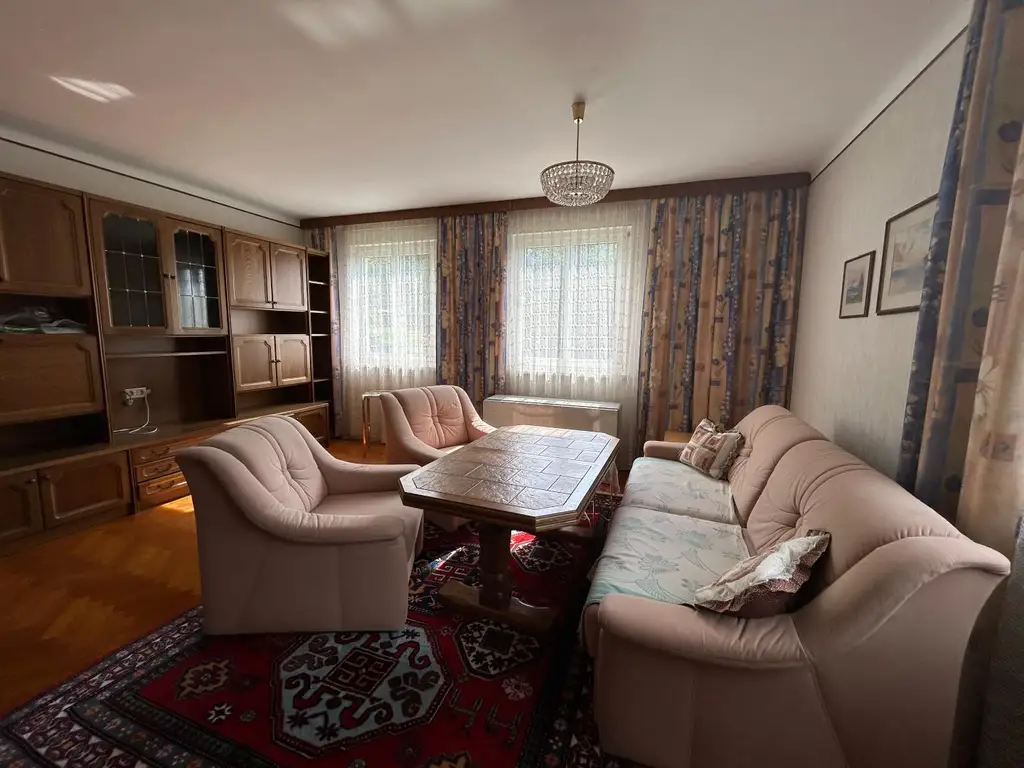 Sehr gepflegte 3-Zimmer Wohnung mit Loggia!
