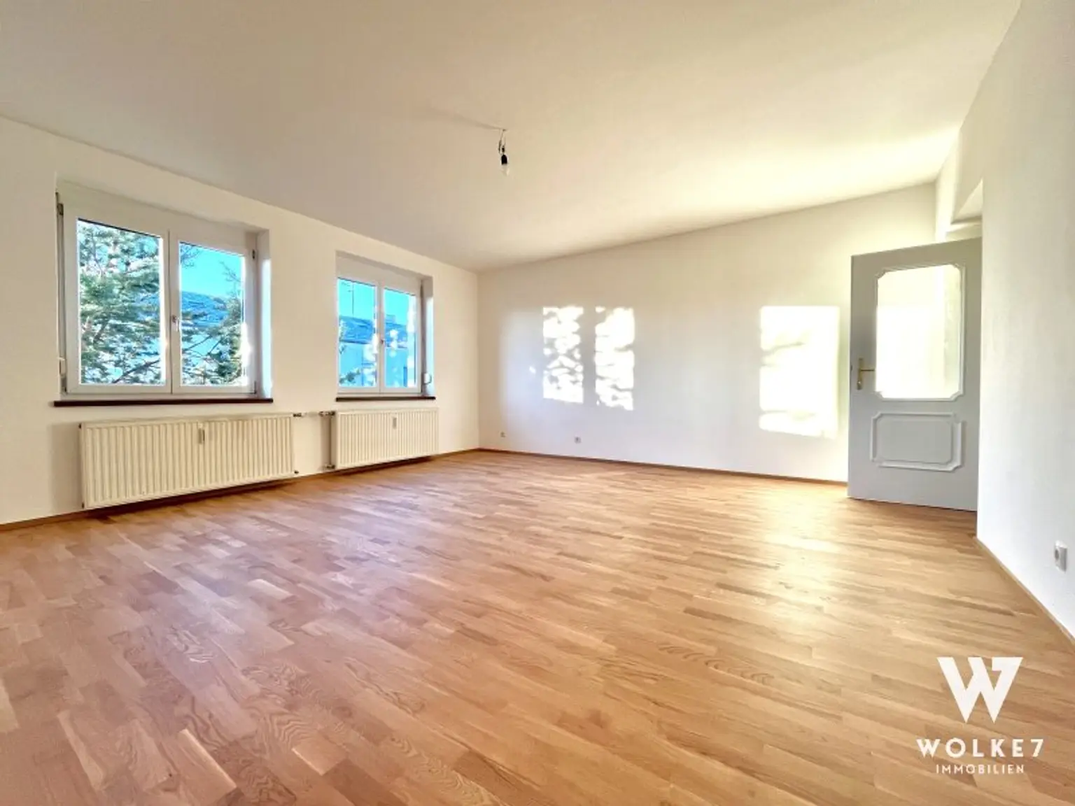 Top gepflegte Wohnung am Bahnhof! - Vollparkett - Ruhelage!