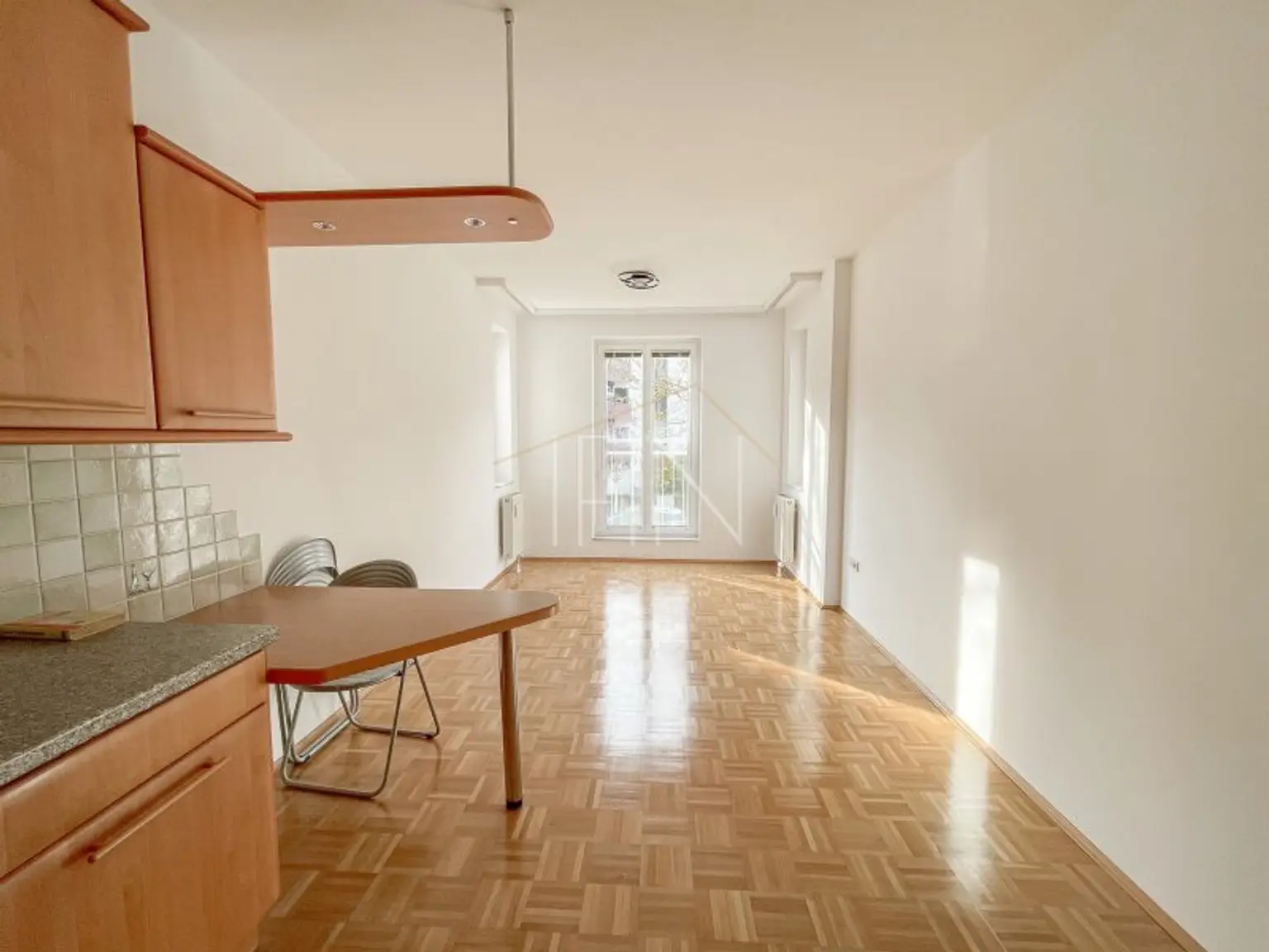 Schöne 2-Zimmer-Wohnung mit Garage in U-Bahn Nähe