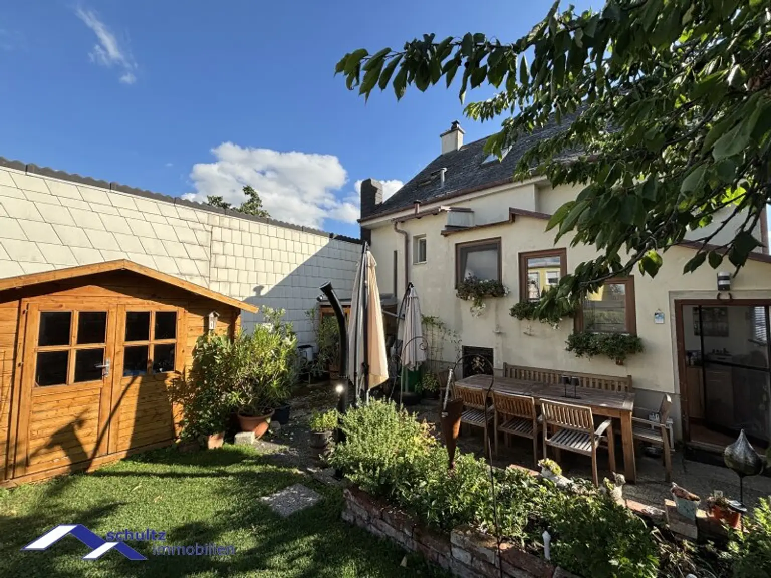 Schönes Einfamilienhaus mit Pool! Besonderes Angebot!