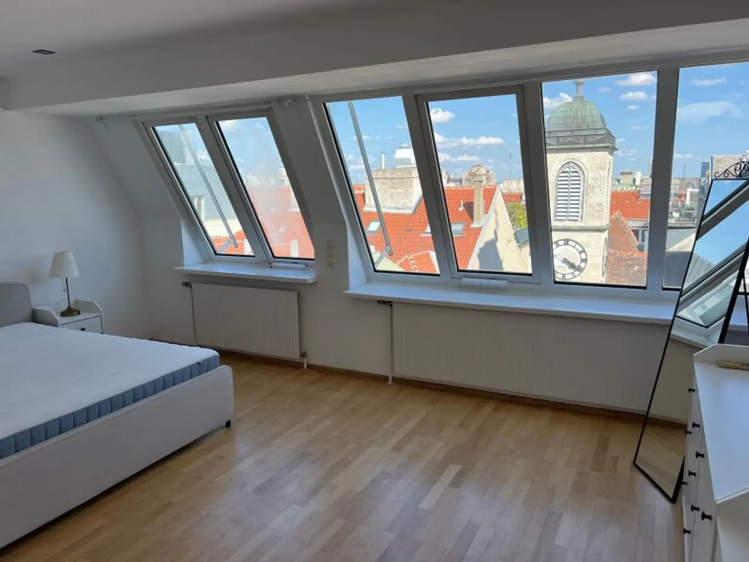 Lichtdurchflutete Maisonette mit 2 Terrassen Nähe Staatsoper!