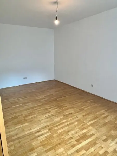 Moderne 3-Zimmer-Wohnung in 1140 Wien: Balkon, Garagen & perfekte WG-Option!